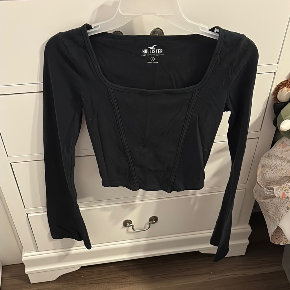 Hollister Black Crop Fitted Blouse